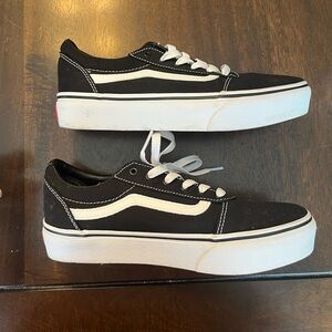 Big Kid Old Skool Vans - 5.5 (Women’s 7)